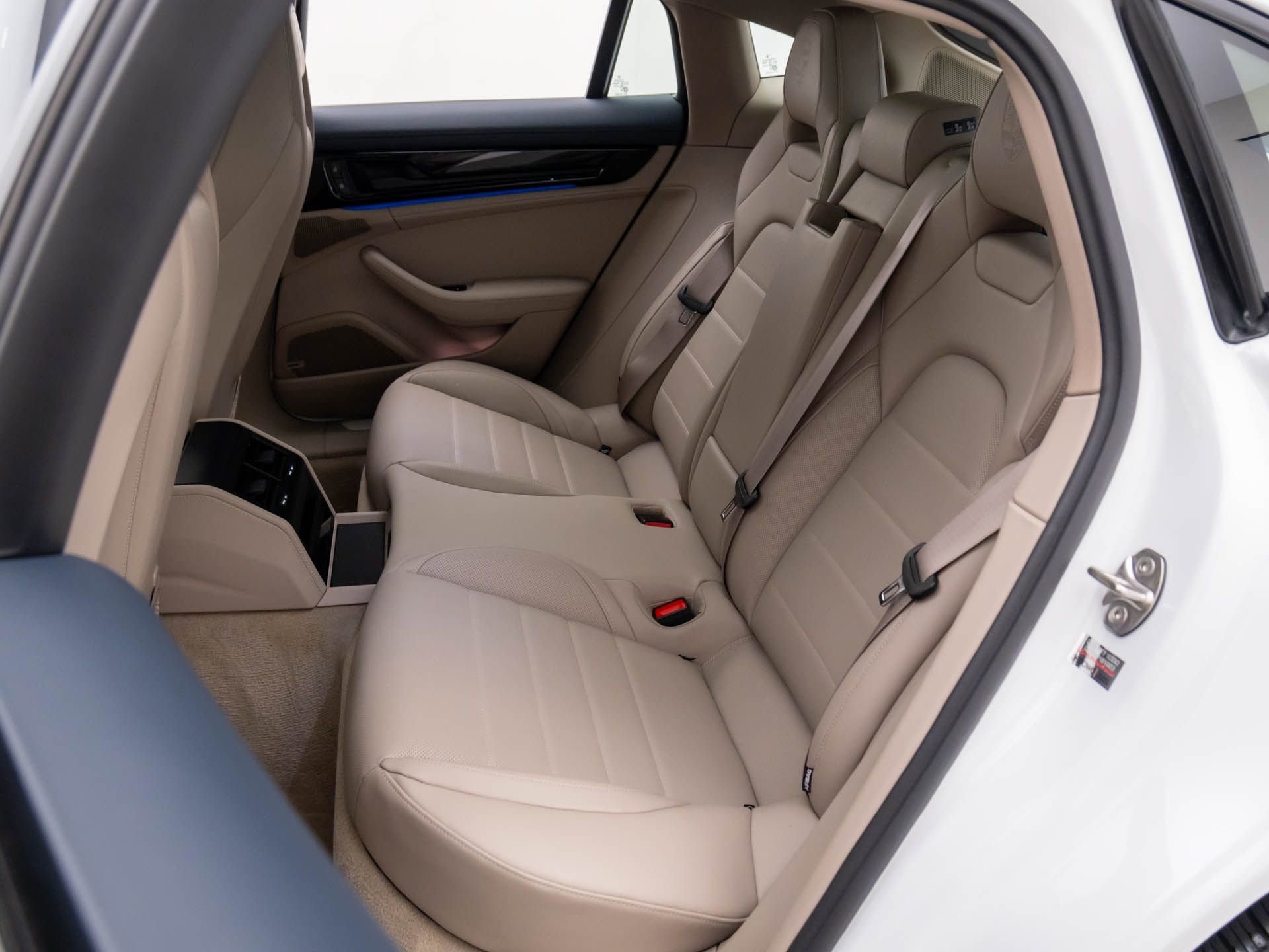 Certified 2025 Porsche Panamera 4 image 17