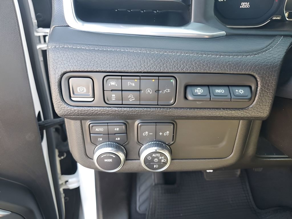 Used 2021 GMC Yukon Denali w/ Denali Premium Package image 34