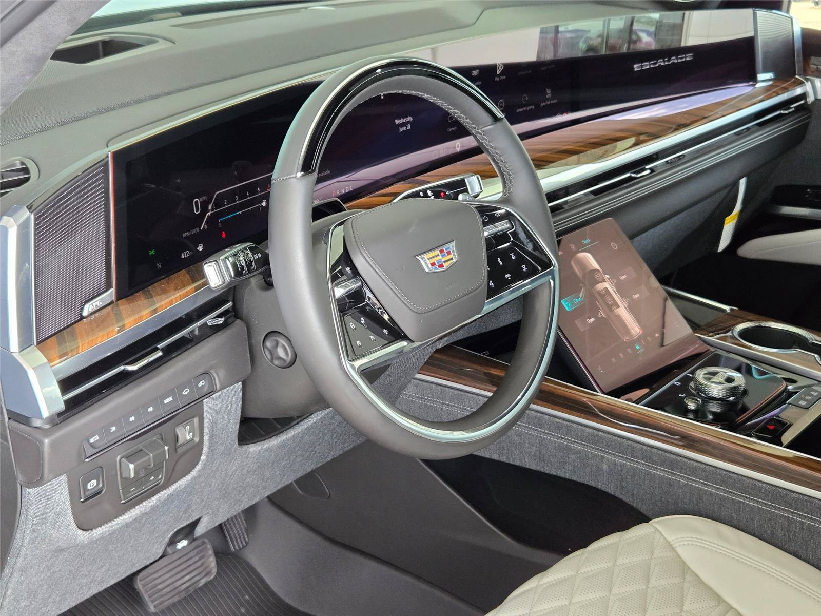 New 2026 Cadillac Escalade ESV Platinum Sport w/ LPO, Floor Liner Package AWD/4WD image 10