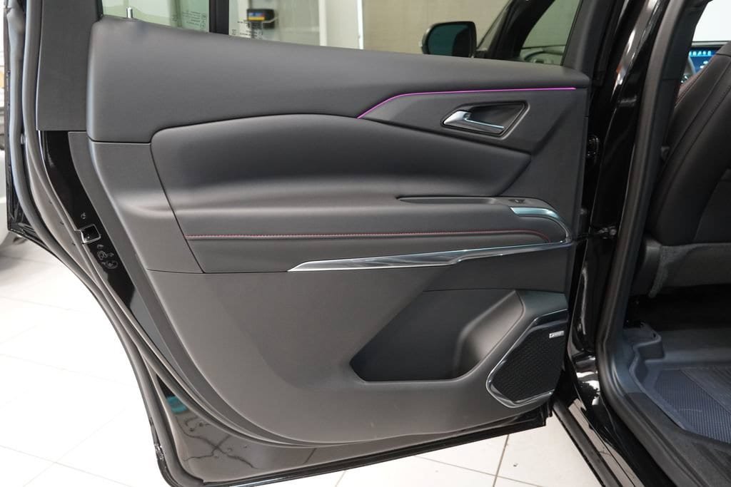 New 2026 Chevrolet Traverse RS w/ LPO, Floor Liner Package AWD/4WD image 28