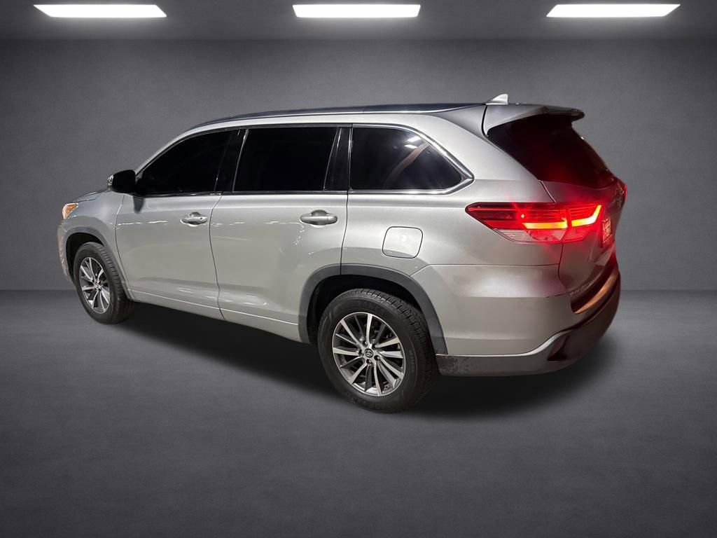 Used 2017 Toyota Highlander XLE w/ Carpet Mat Package FWD image 22