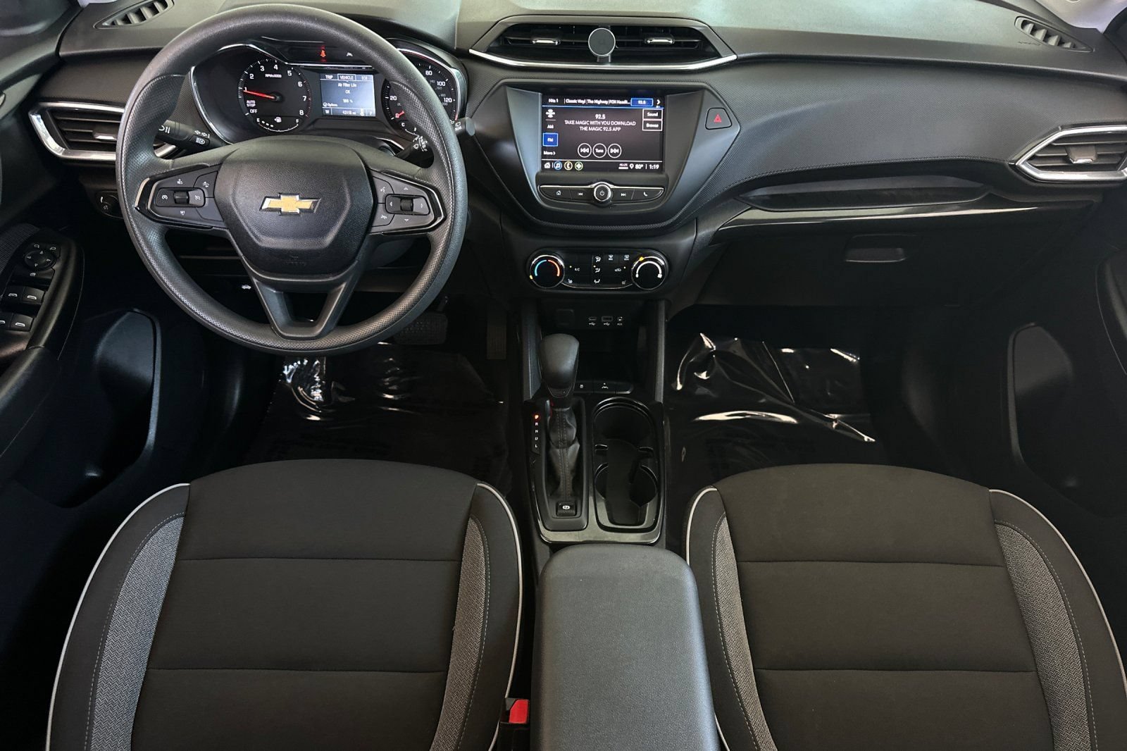 Used 2023 Chevrolet TrailBlazer LT FWD image 15