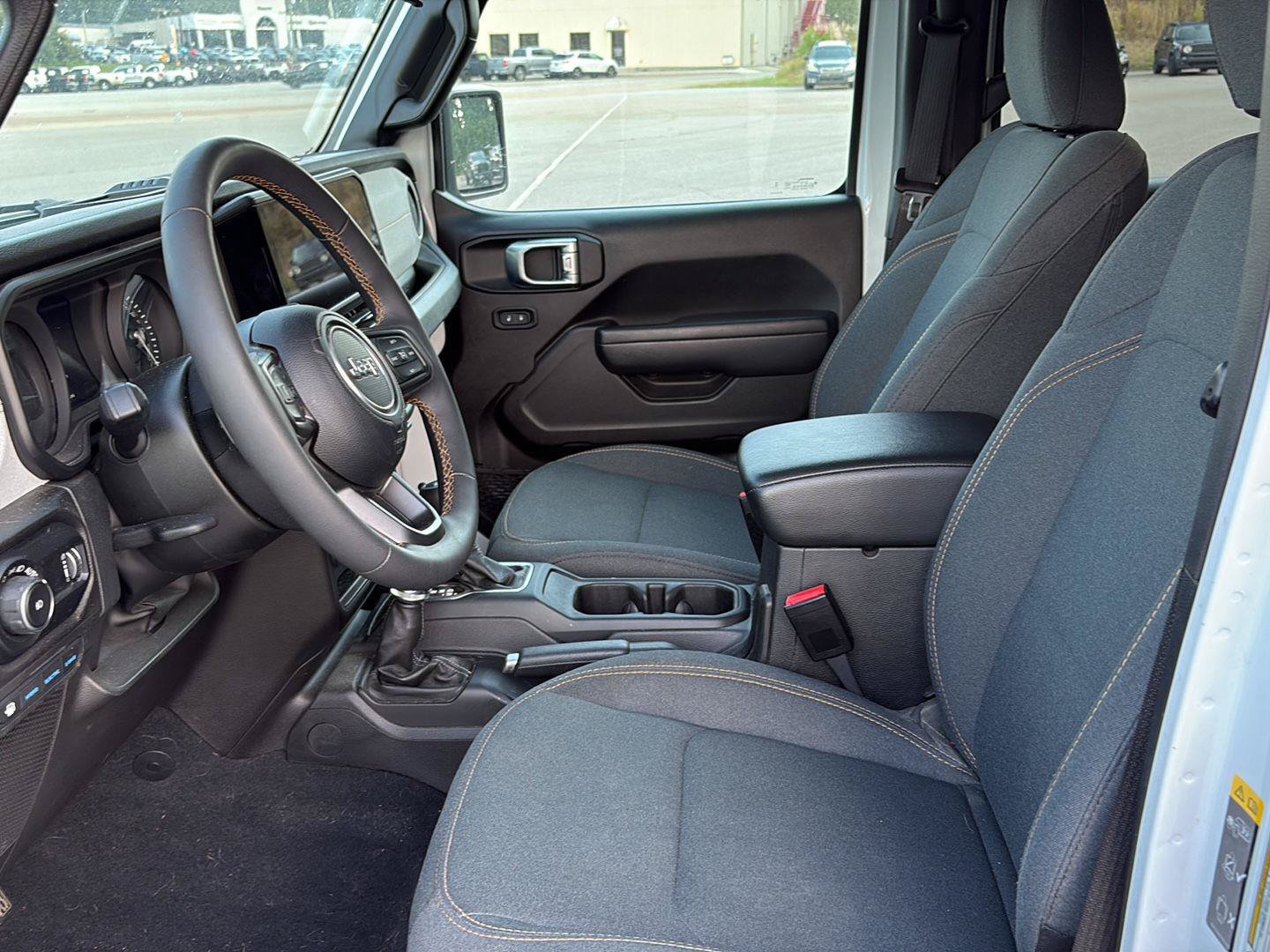 Used 2024 Jeep Wrangler Unlimited w/ Convenience Group AWD/4WD image 8