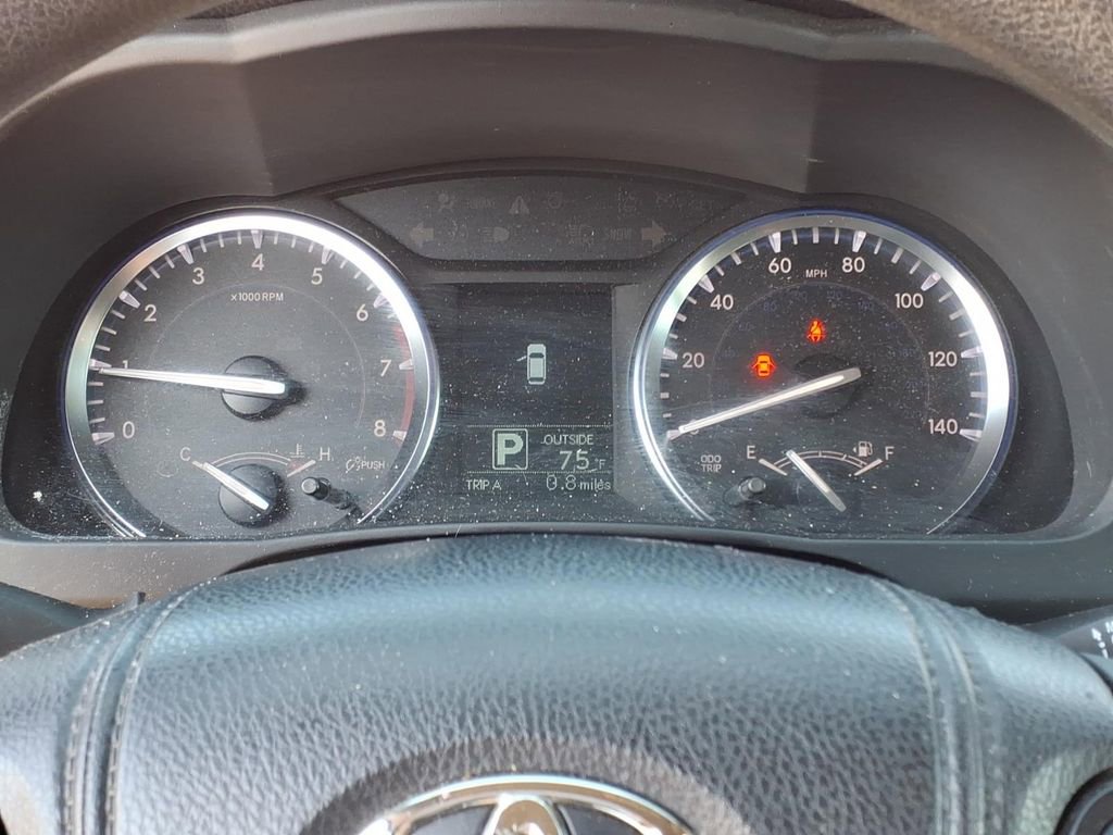 Used 2014 Toyota Highlander LE AWD/4WD image 15