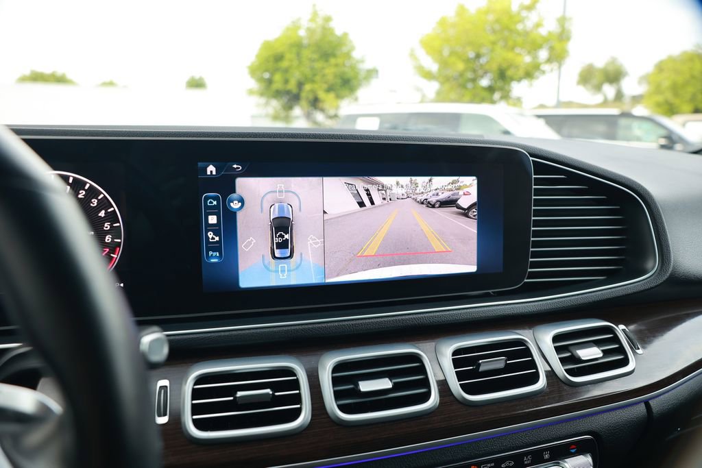 Used 2025 Mercedes-Benz GLE 450e 4MATIC w/ Driver Assistance Package image 24