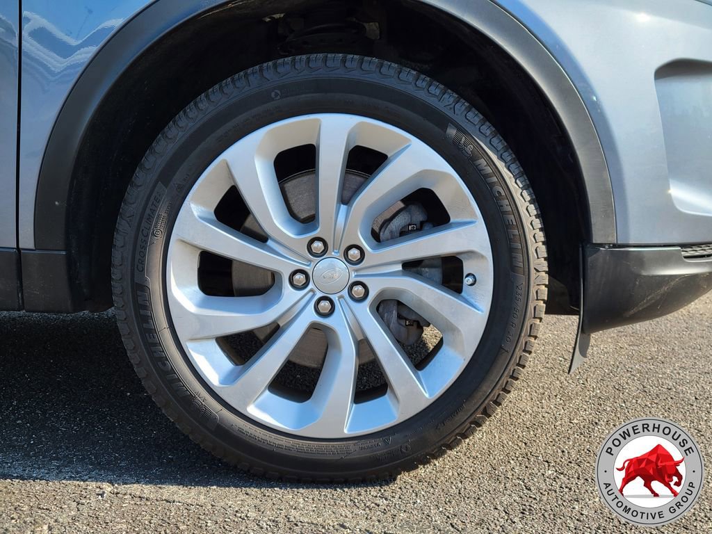 Used 2020 Land Rover Discovery Sport SE image 11