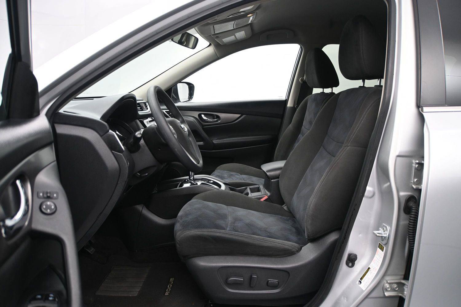 Used 2015 Nissan Rogue SV AWD/4WD image 6