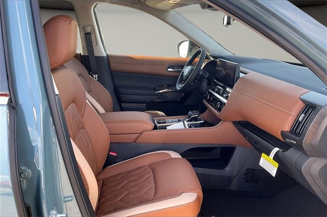 New 2026 Nissan Pathfinder Platinum image 11