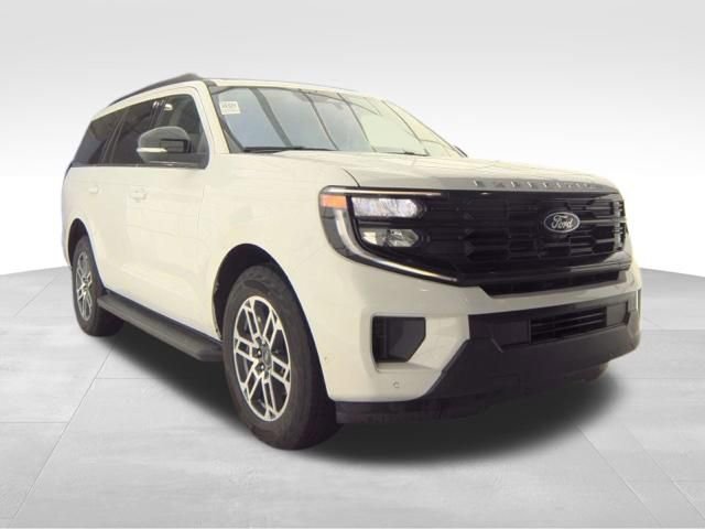 Used 2025 Ford Expedition Active AWD/4WD image 2