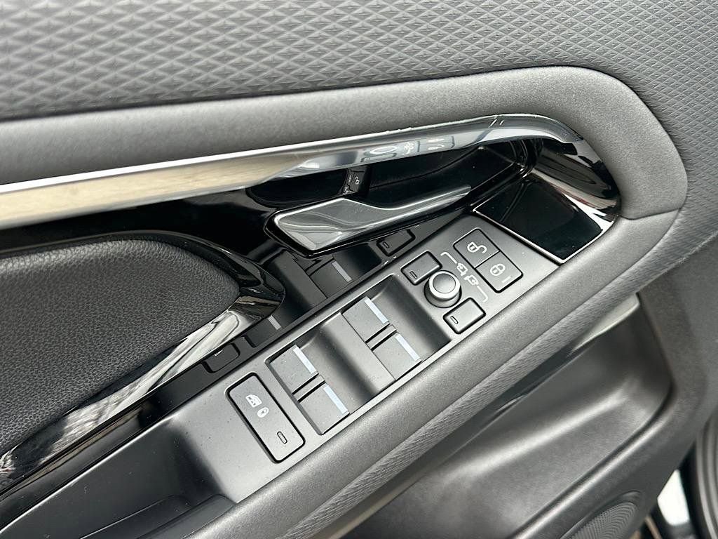 Used 2020 Land Rover Range Rover Evoque S image 13