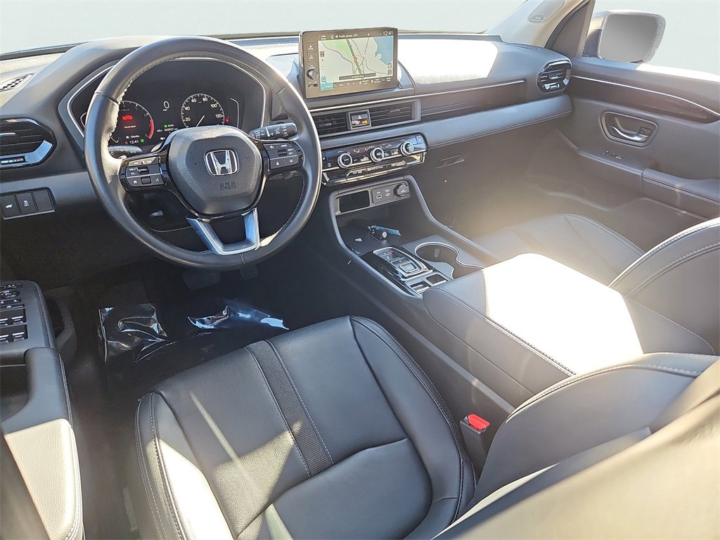 Used 2024 Honda Pilot Touring image 11