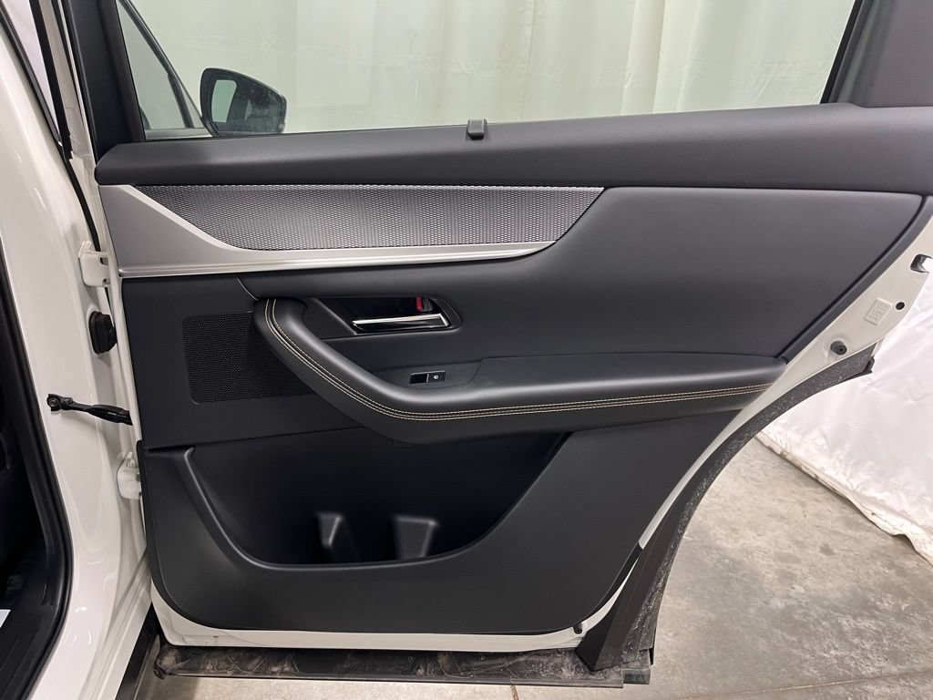 New 2025 MAZDA CX-70 Plug-In Hybrid w/ Premium Plus AWD/4WD image 24