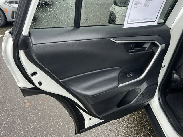 Used 2021 Toyota RAV4 LE image 13