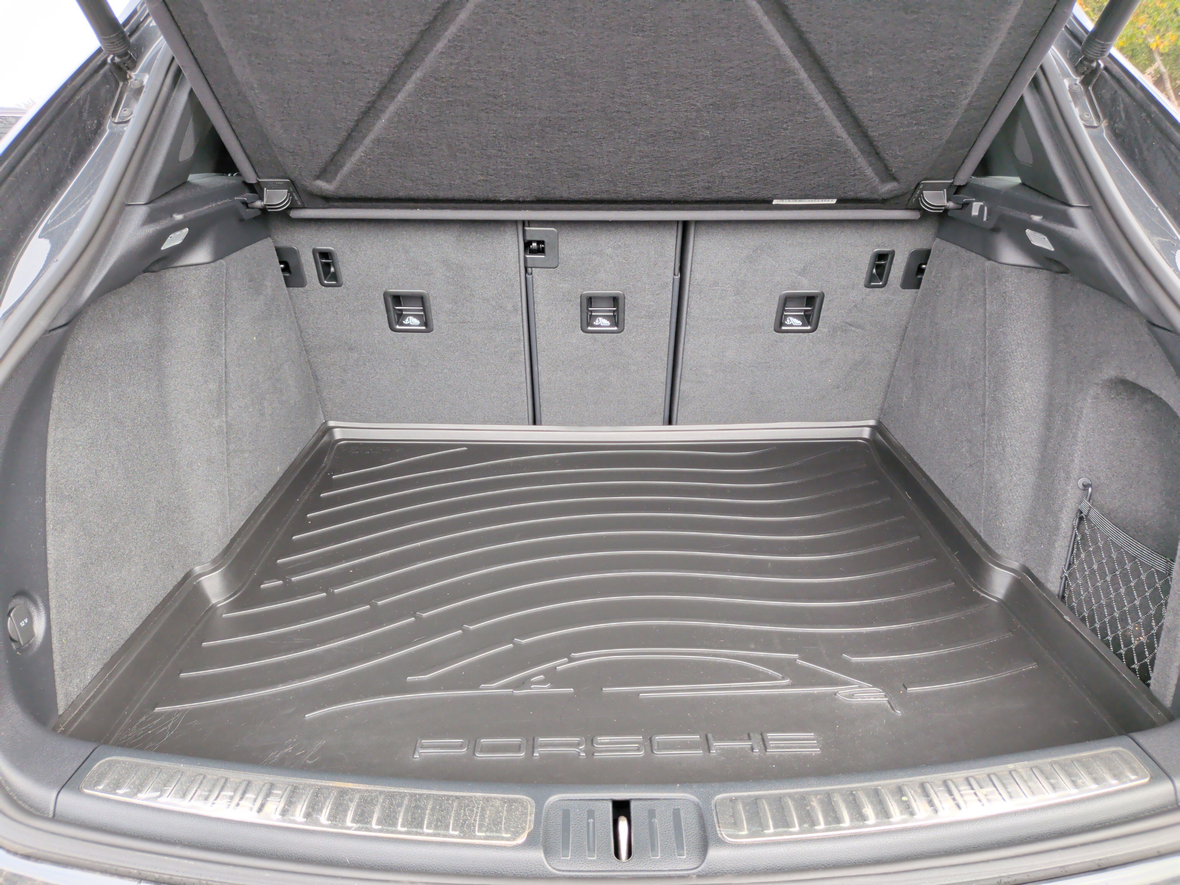 Used 2024 Porsche Macan image 37