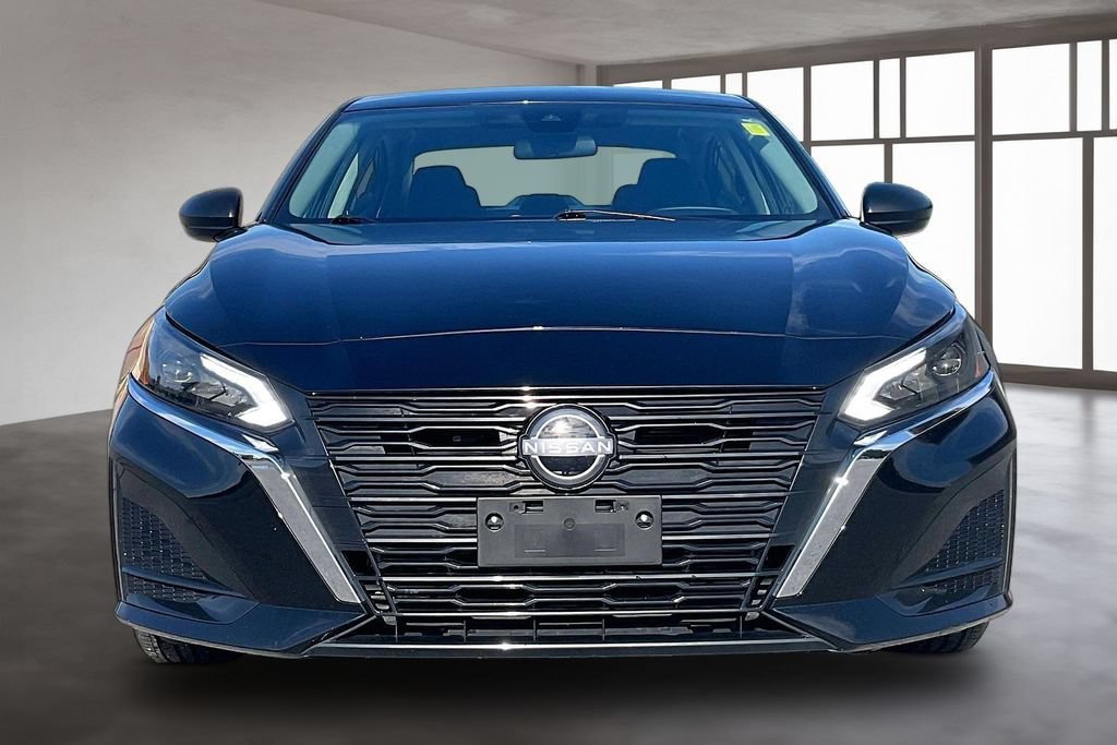 Used 2025 Nissan Altima 2.5 SV FWD image 2