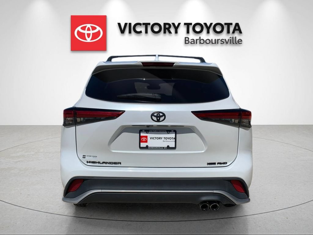 Used 2023 Toyota Highlander XSE AWD/4WD image 4