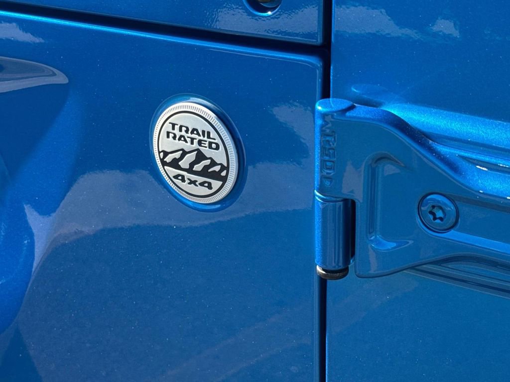 Used 2022 Jeep Gladiator Sport image 8