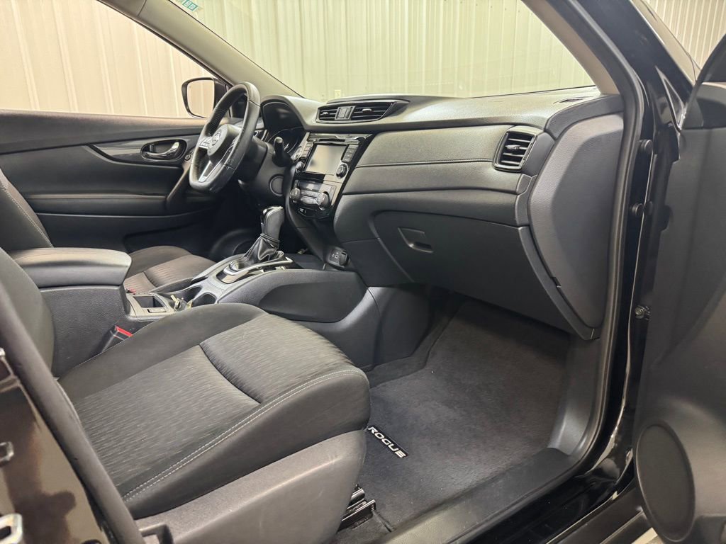 Used 2020 Nissan Rogue SV image 26