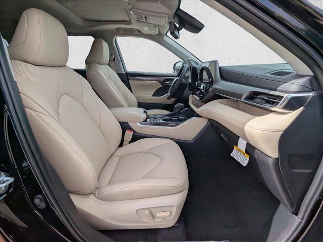 New 2025 Toyota Highlander Limited image 17