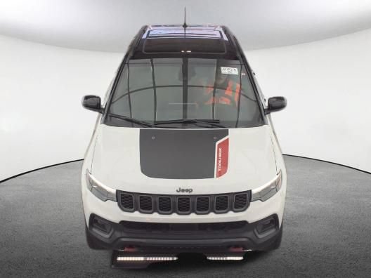 Used 2025 Jeep Compass Trailhawk w/ Trailhawk Elite Group AWD/4WD image 2