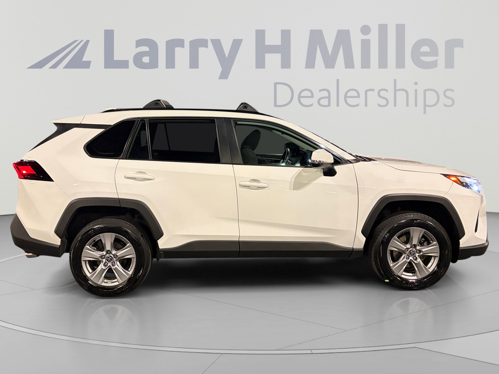 Used 2022 Toyota RAV4 XLE AWD/4WD image 6
