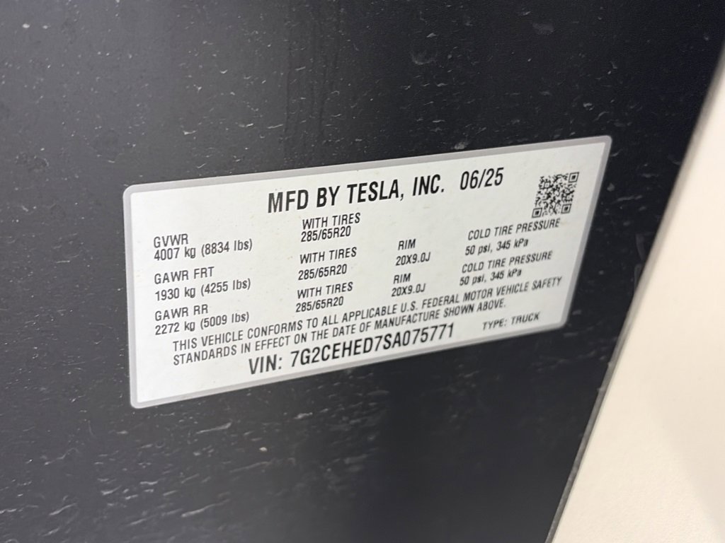 Used 2025 Tesla Cybertruck AWD Crew Cab image 9