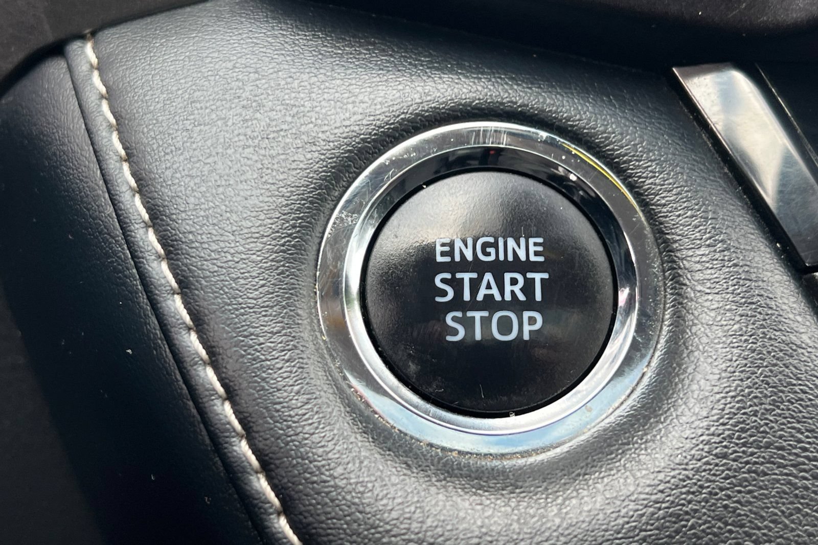 Used 2018 Toyota RAV4 XLE AWD/4WD image 19