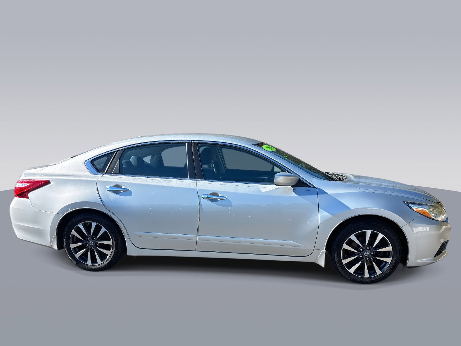 Used 2016 Nissan Altima 2.5 SV image 2