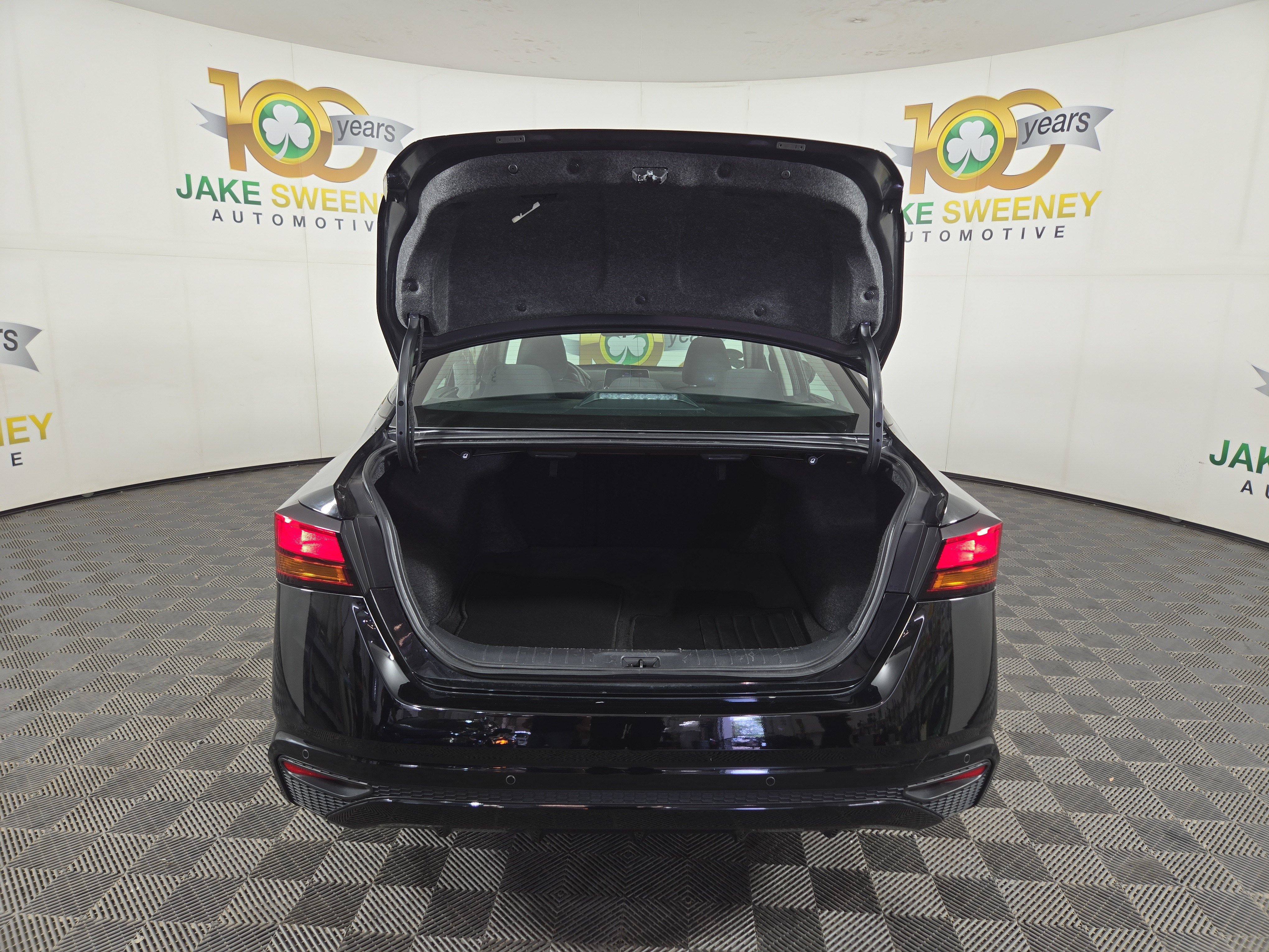 Used 2025 Nissan Altima 2.5 SV FWD image 31