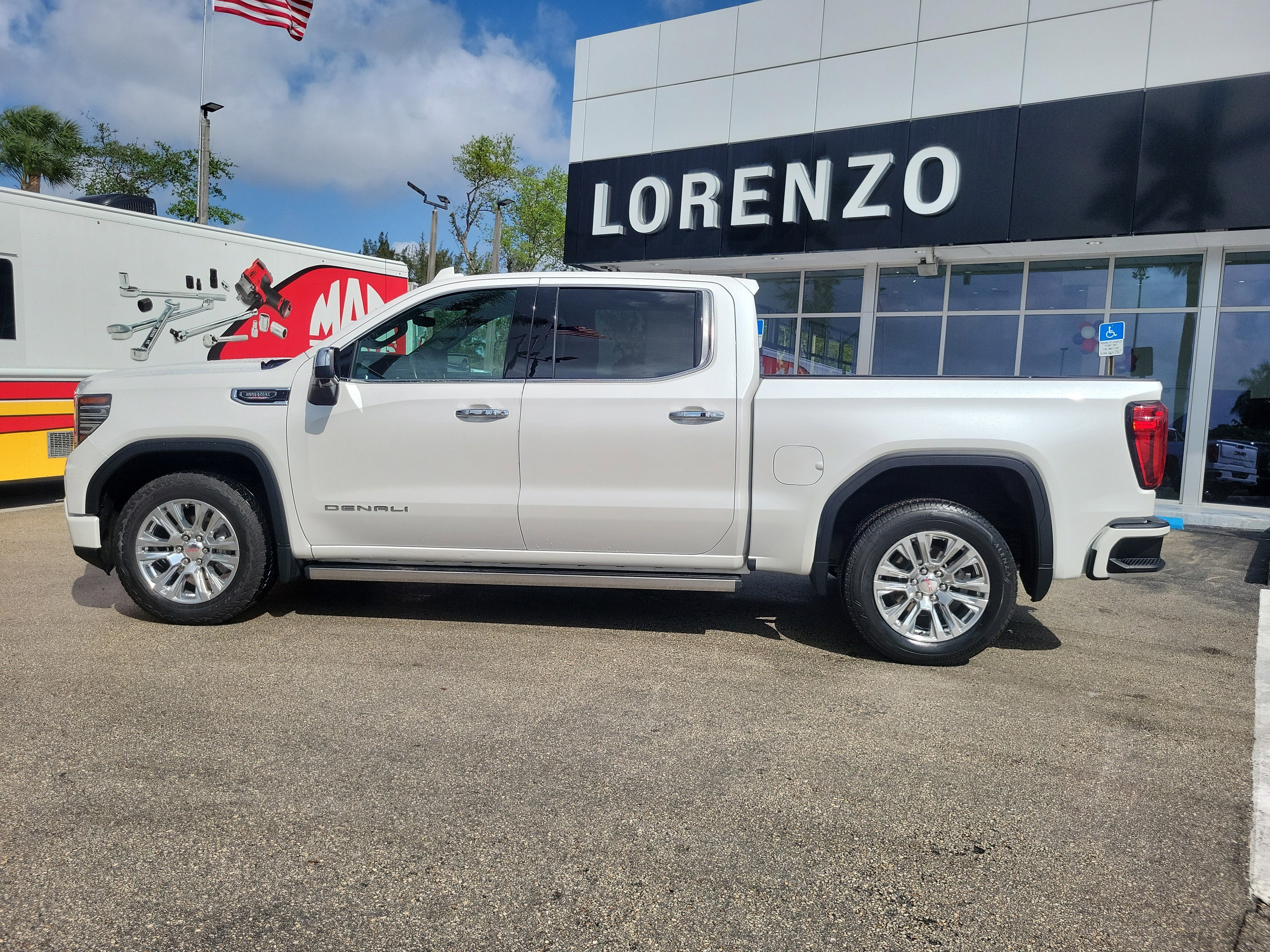 Used 2024 GMC Sierra 1500 Denali w/ Technology Package image 8
