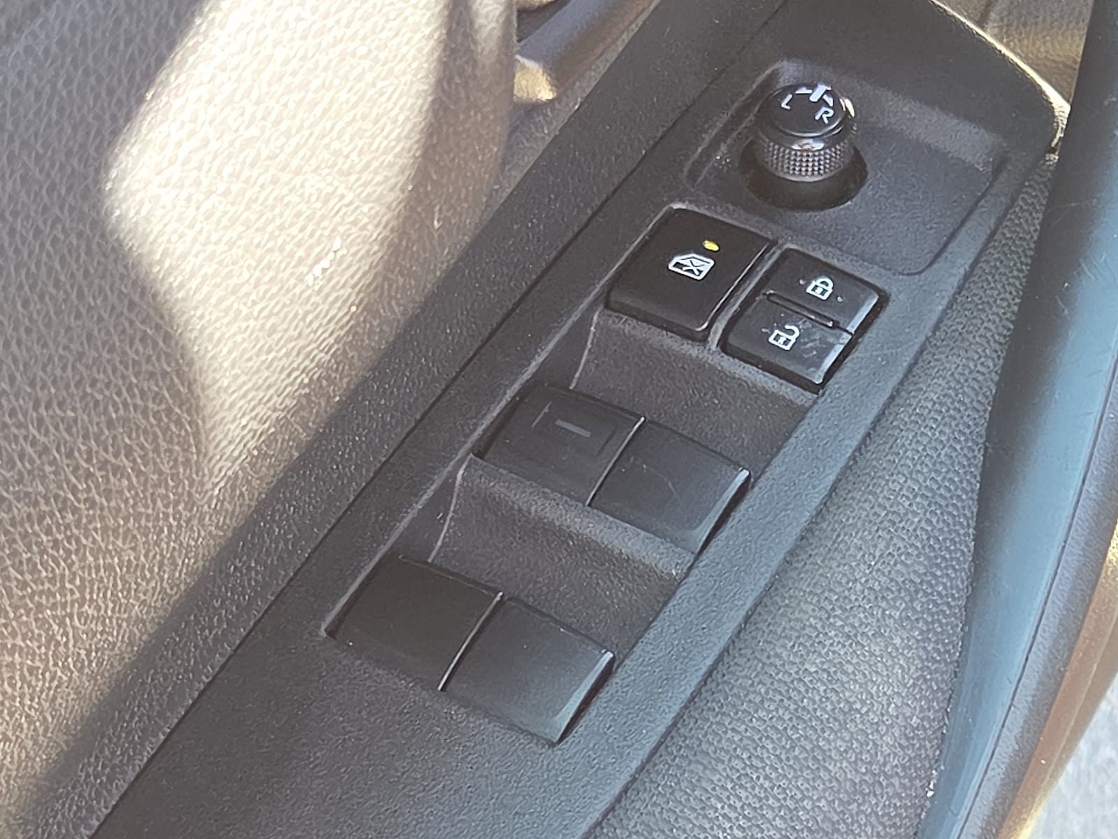 Used 2022 Toyota Corolla LE FWD image 8