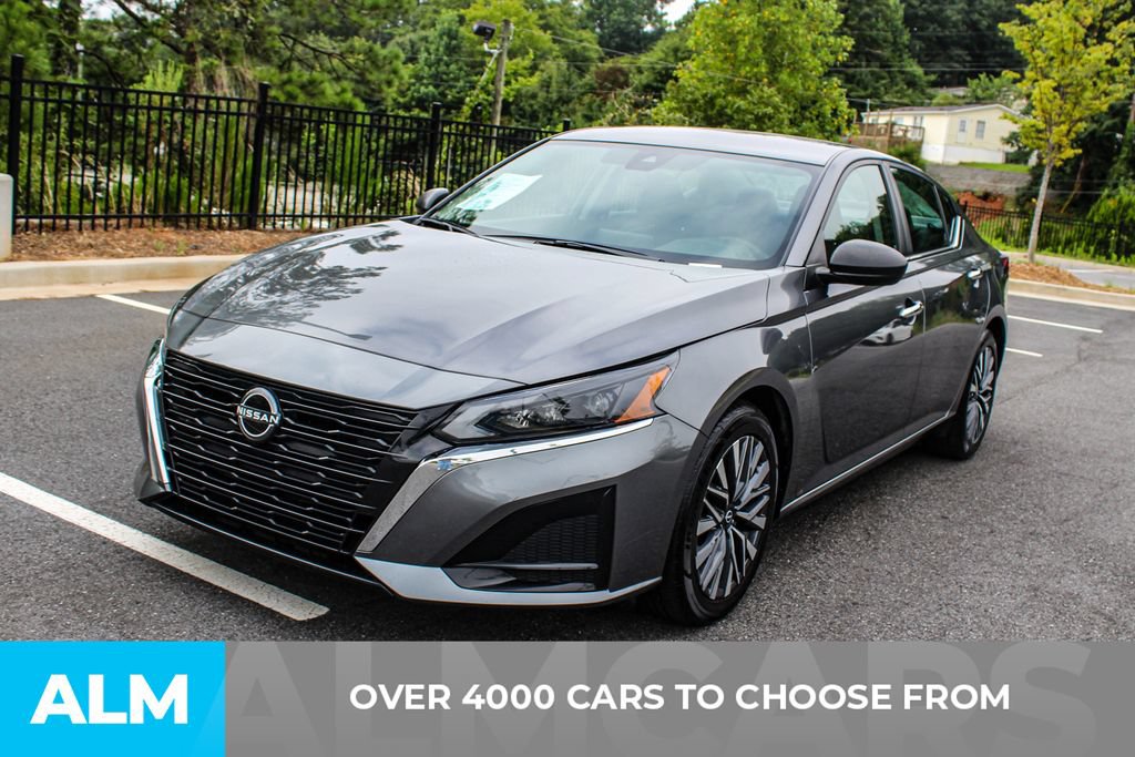 Used 2024 Nissan Altima 2.5 SV FWD image 2