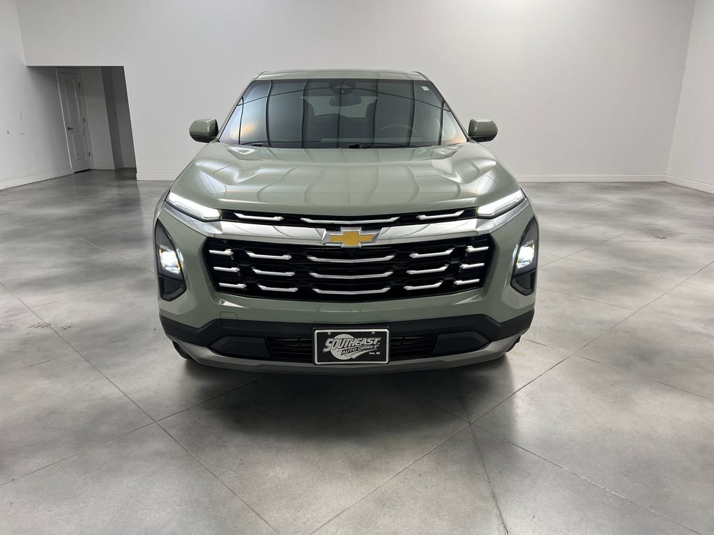 Used 2026 Chevrolet Equinox LT AWD/4WD image 3