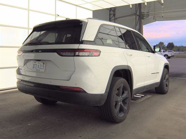 Used 2023 Jeep Grand Cherokee Altitude image 14