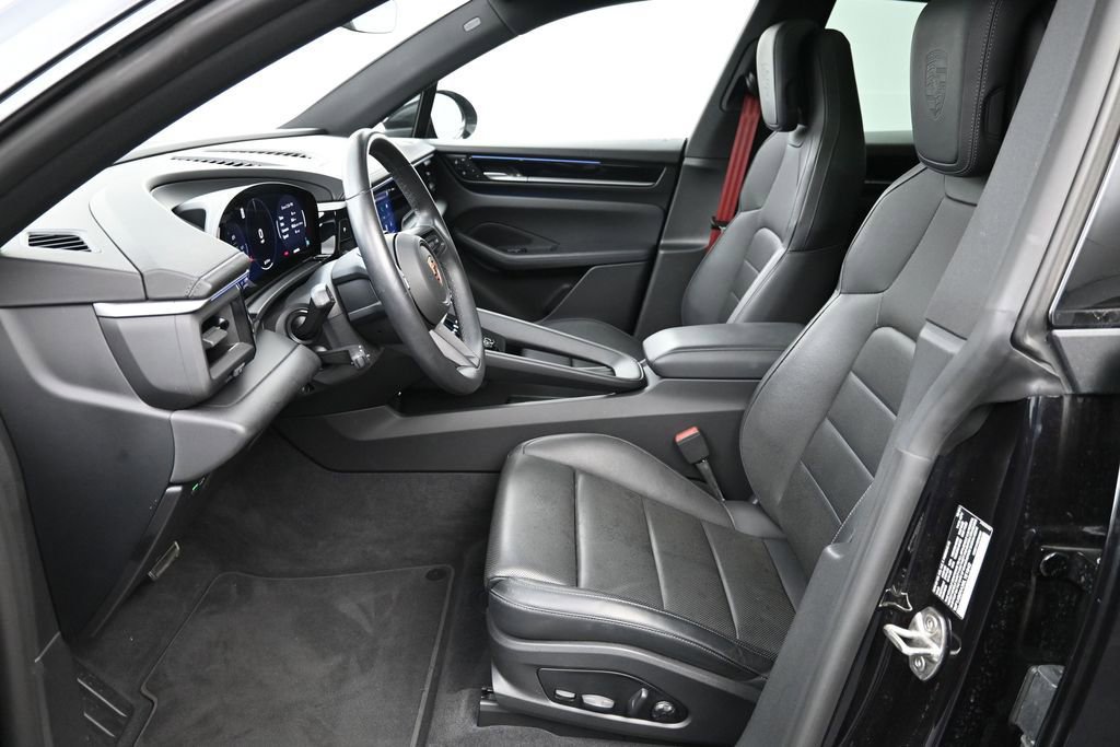 Certified 2025 Porsche Macan 4S Electric AWD/4WD image 10