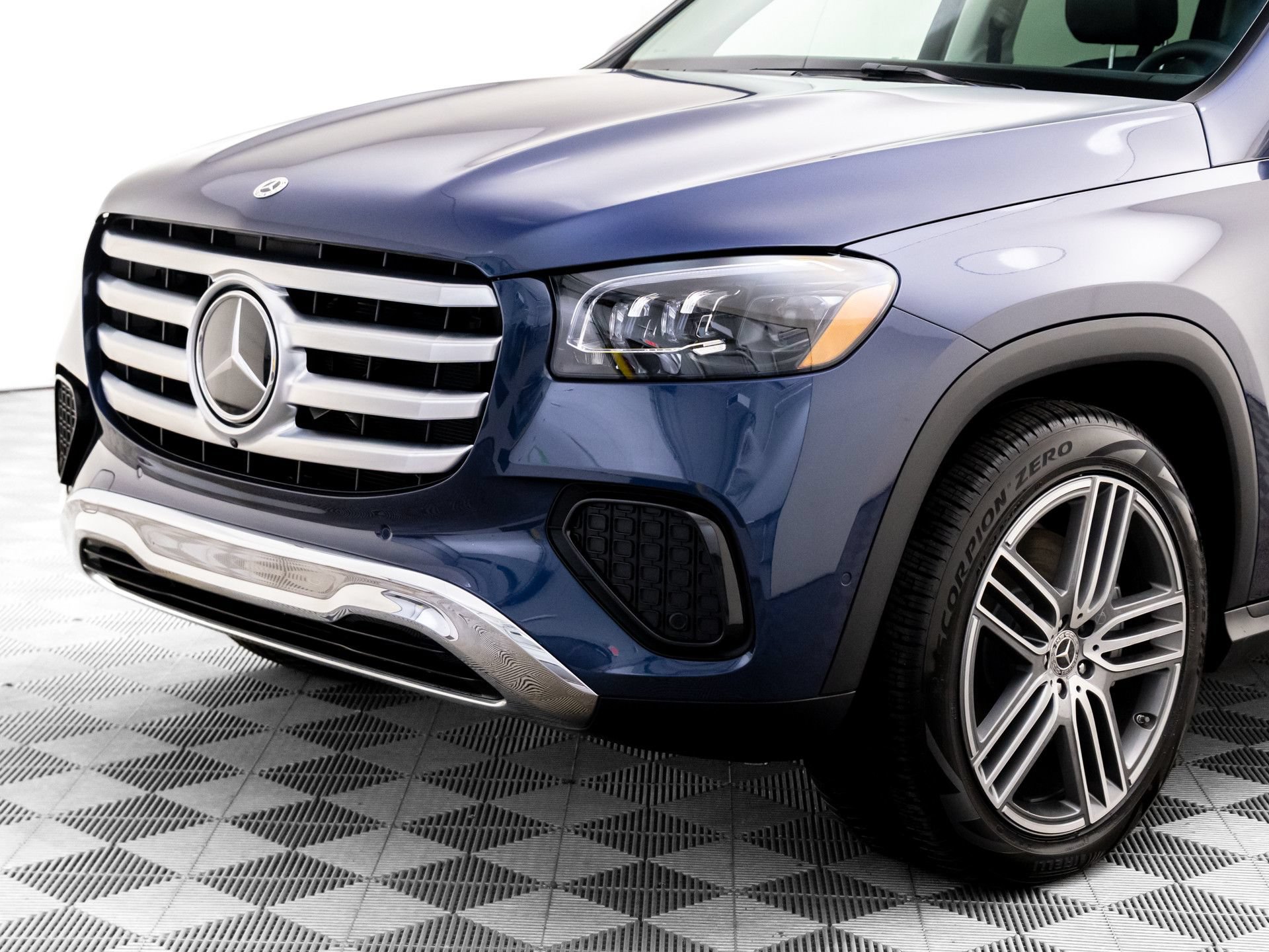 New 2026 Mercedes-Benz GLS 450 4MATIC image 36