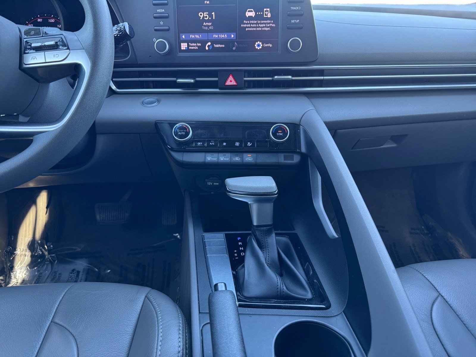 Used 2022 Hyundai Elantra SEL image 11