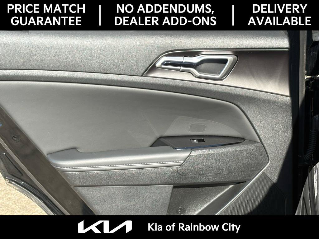 Used 2025 Kia Sportage EX FWD image 12