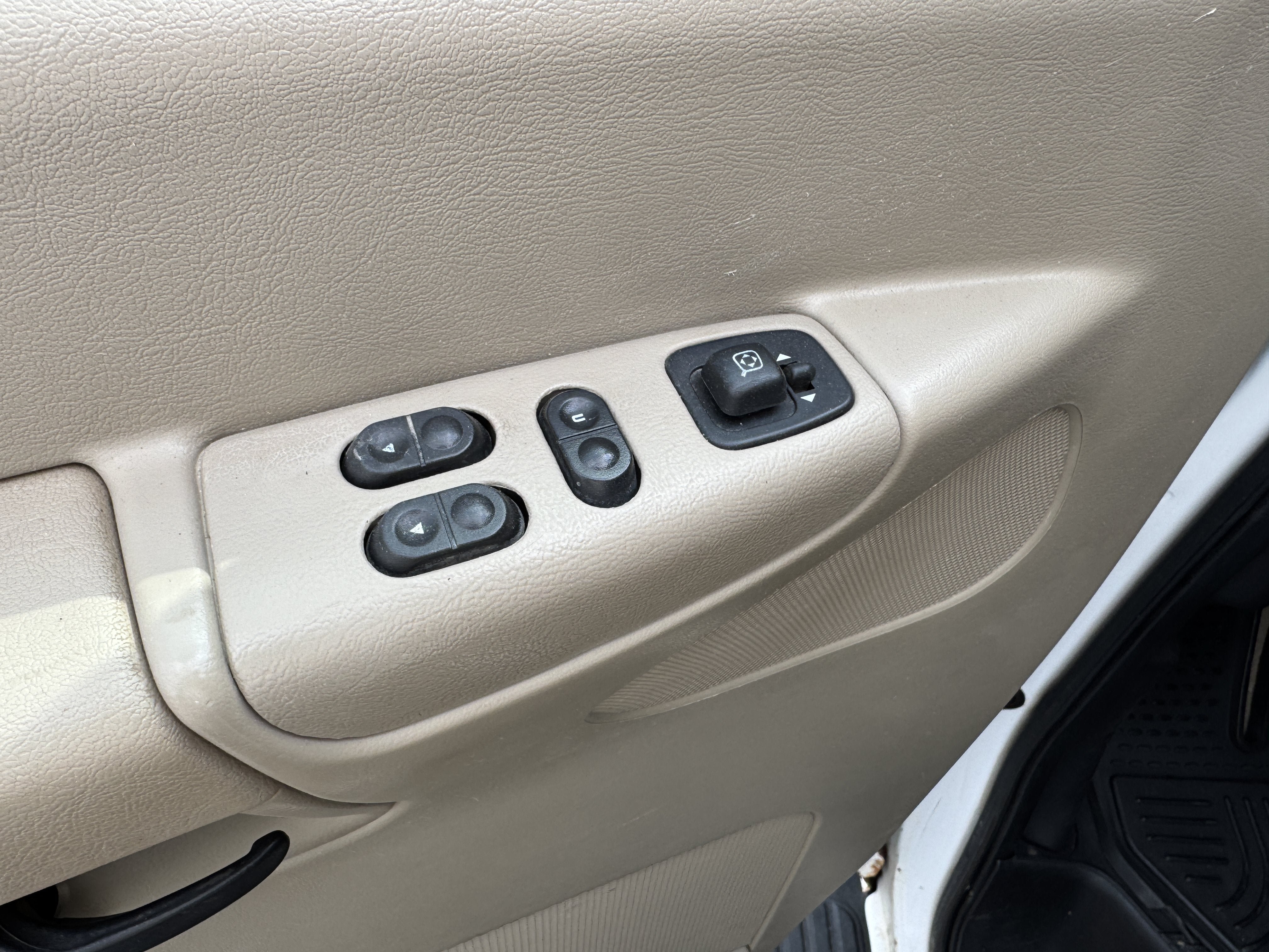 Used 2008 Ford E-350 and Econoline 350 XL RWD image 8