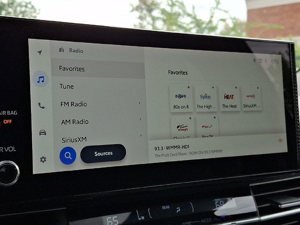 Used 2025 Toyota Sienna XLE FWD image 18