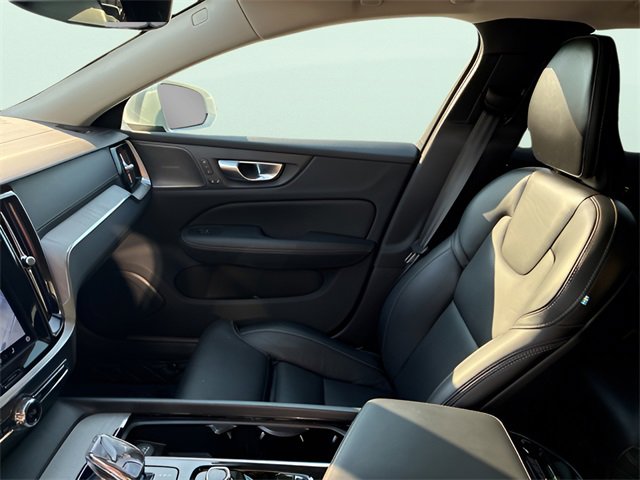 Used 2024 Volvo V60 B5 Cross Country Ultimate w/ Protection Package Premier image 17