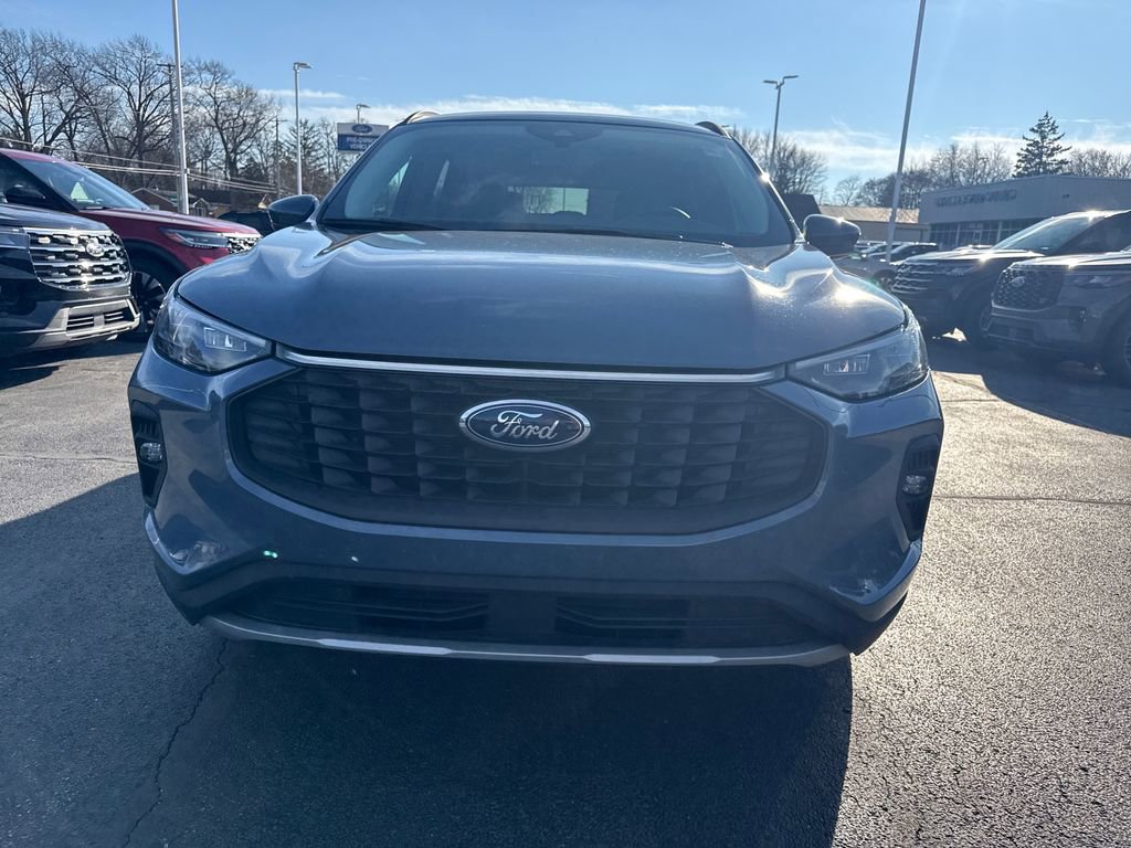 Used 2025 Ford Escape Platinum image 4