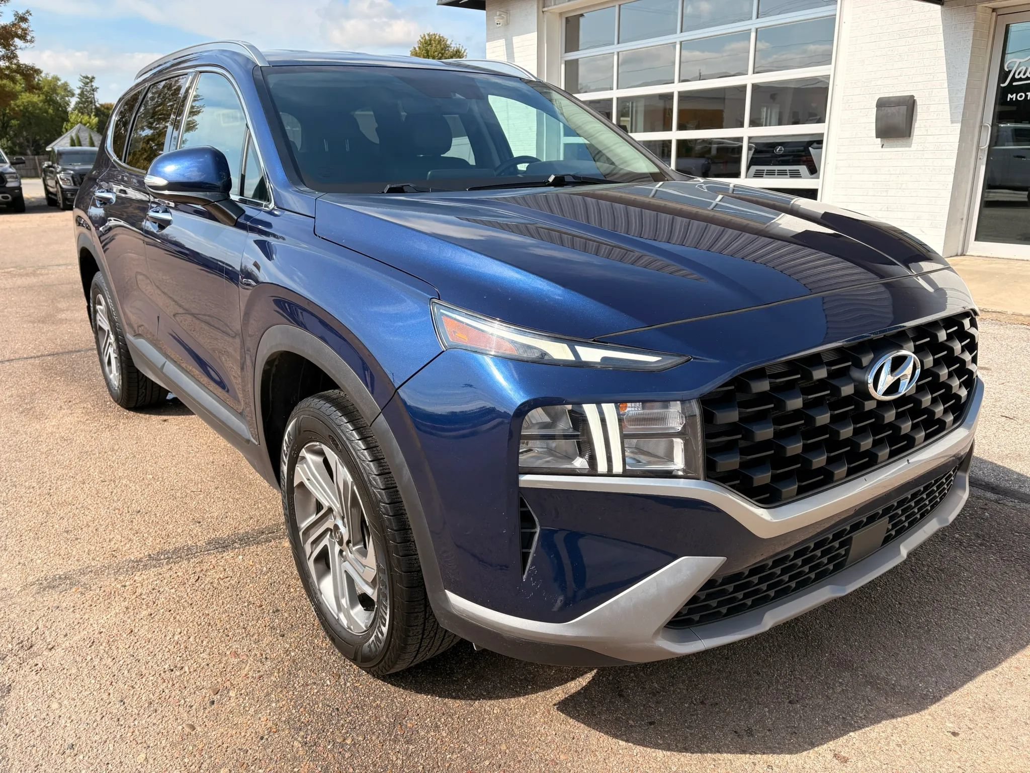 Used 2023 Hyundai Santa Fe SEL w/ Winter Weather Package AWD/4WD image 2