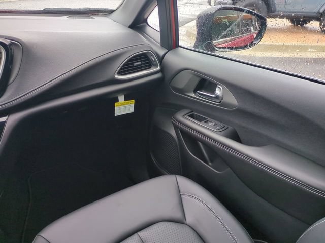 New 2027 Chrysler Pacifica Select FWD image 17