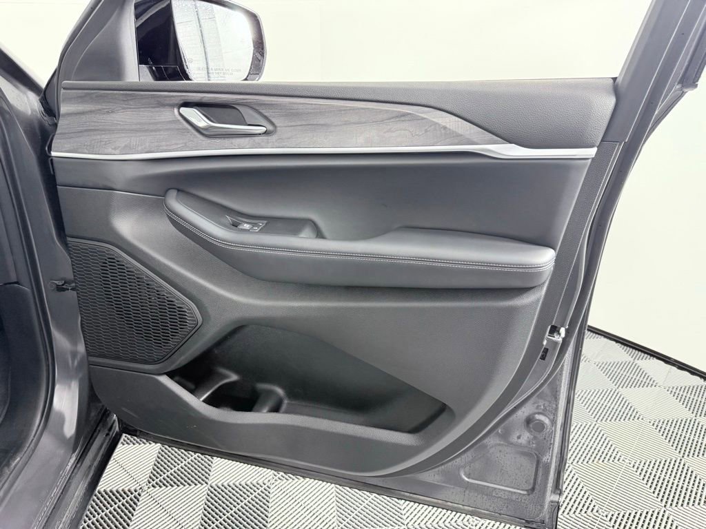 Used 2024 Jeep Grand Cherokee Limited w/ Trailer Tow Package image 10