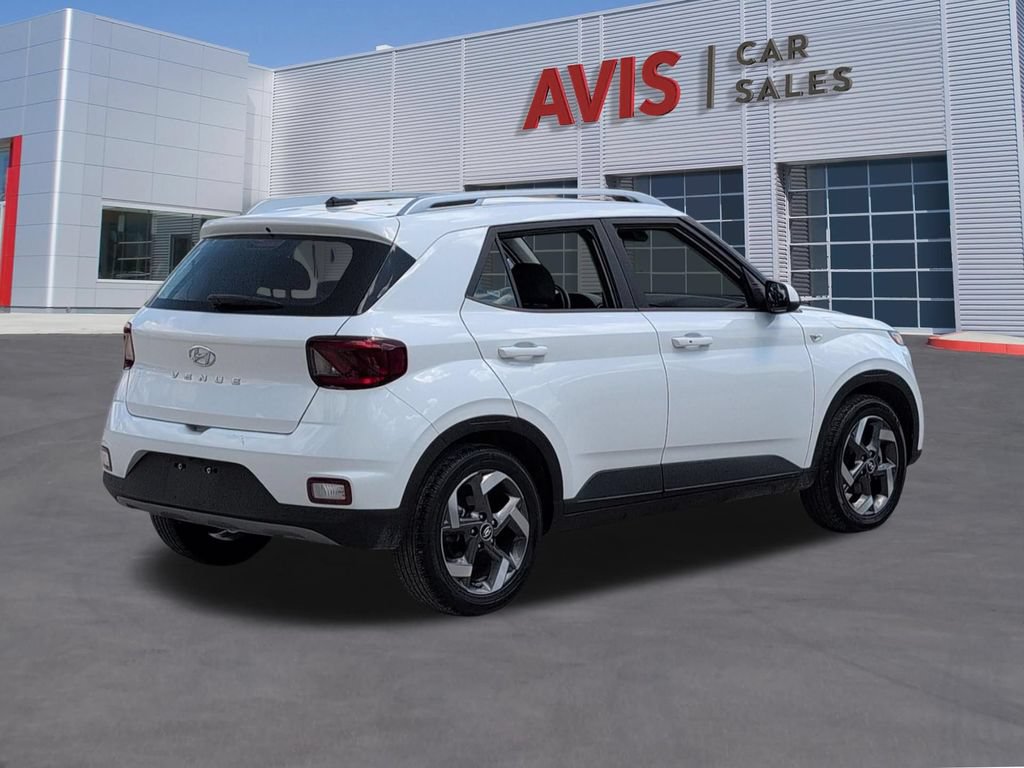 Used 2025 Hyundai Venue SEL FWD image 6