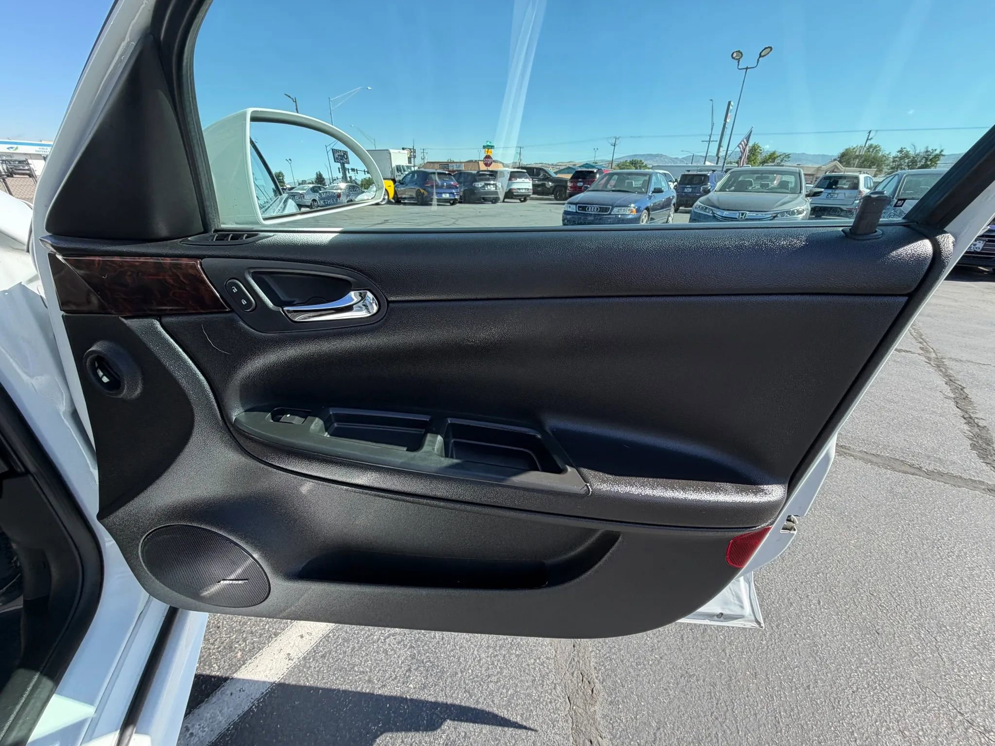 Used 2013 Chevrolet Impala LTZ FWD image 14