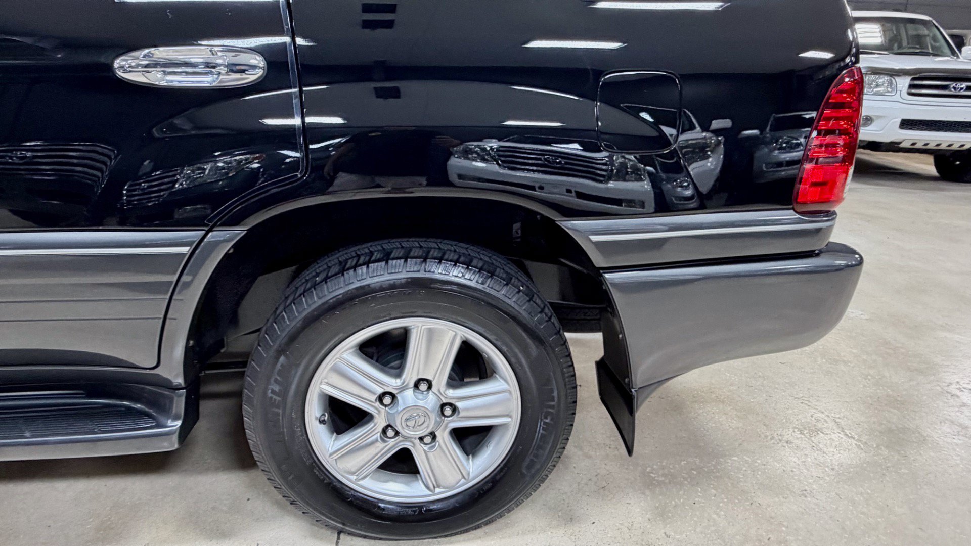 Used 2007 Lexus LX 470 4WD w/ Limited Edition image 16