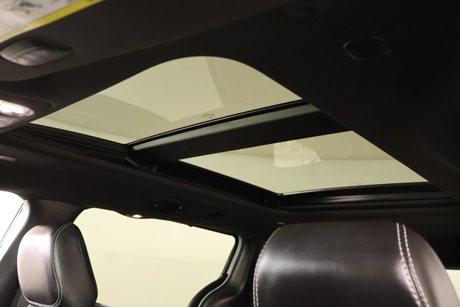 Used 2025 Chrysler Pacifica Limited FWD image 18
