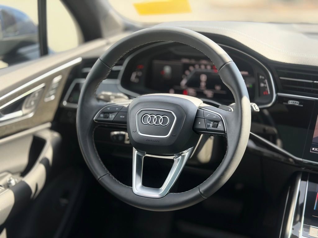 Certified 2025 Audi Q7 2.0T Premium w/ Convenience Plus Package image 12